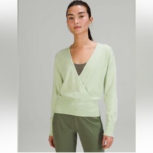 Lululemon • Crossover ribbed waist sweater • Size 8